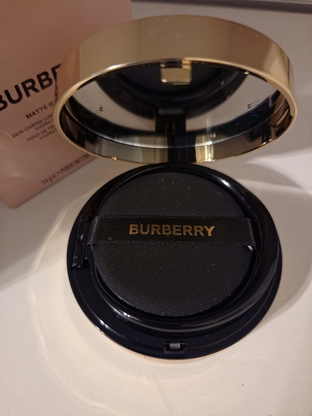 Burberry Matte Glow Cushion Foundation - Gold - Picture 4 of 8
